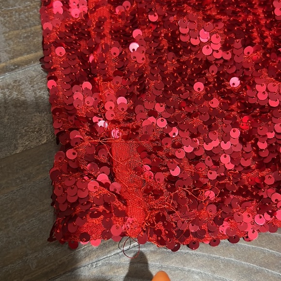 Cat and jack girls size large 10 to 12 and red used with some flaws on back side - Picture 9 of 10